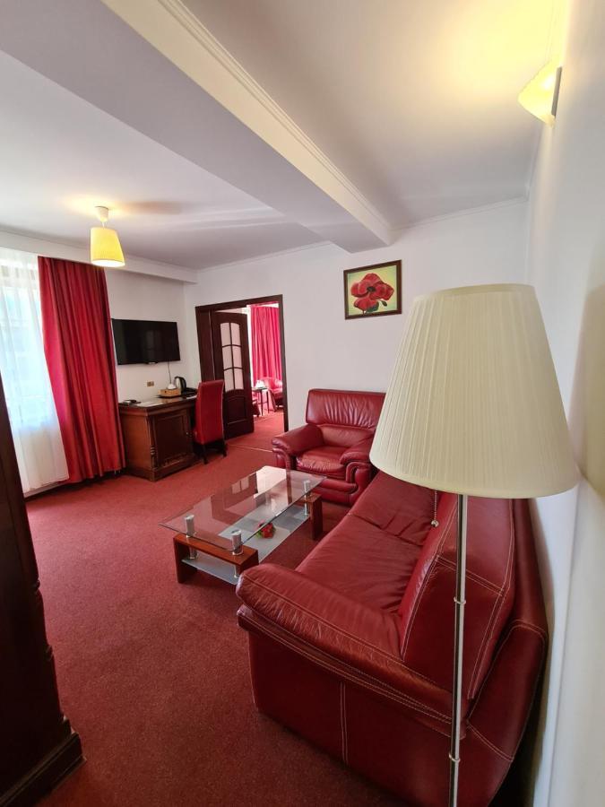 Hotel Bulevard Fagaras Exterior photo