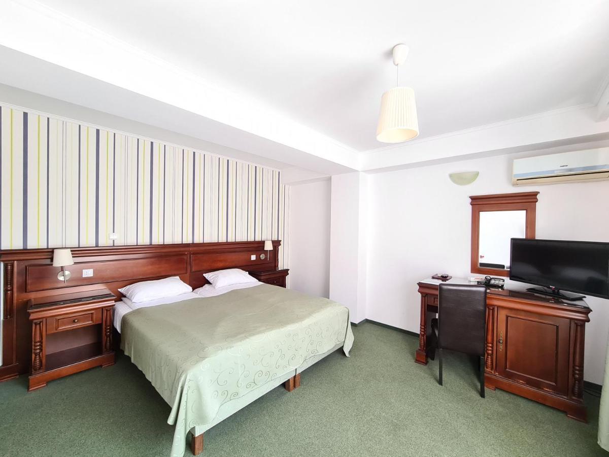 Hotel Bulevard Fagaras Exterior photo