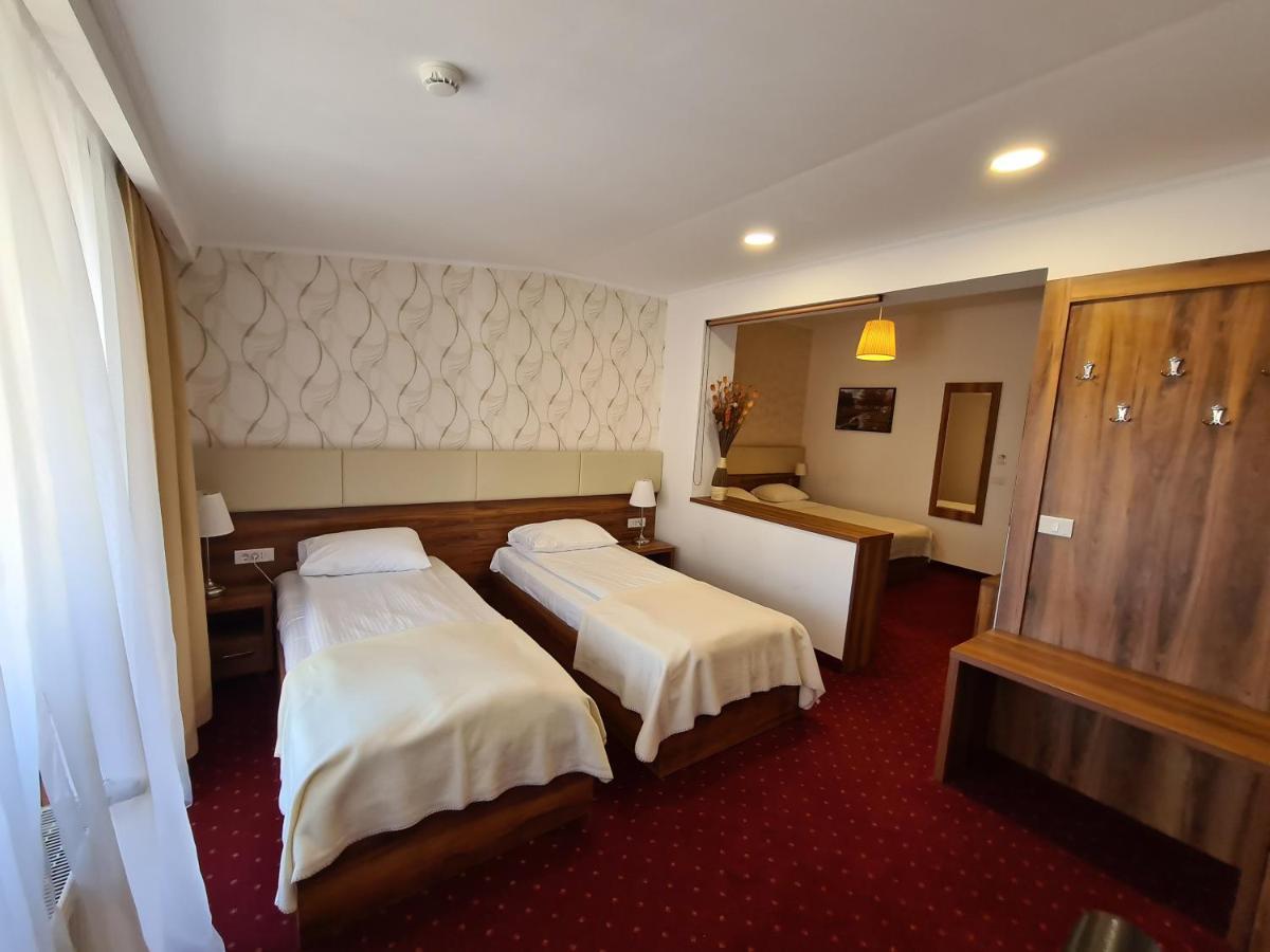 Hotel Bulevard Fagaras Exterior photo