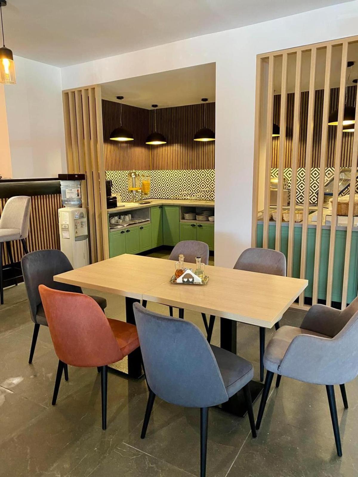 Hotel Bulevard Fagaras Exterior photo