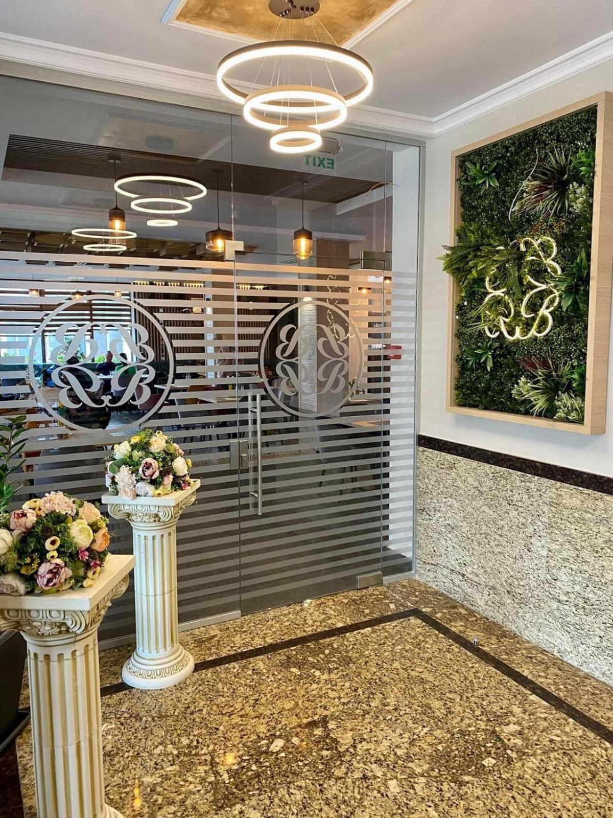 Hotel Bulevard Fagaras Exterior photo